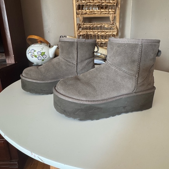 ugg classic platform - Picture 1 of 8